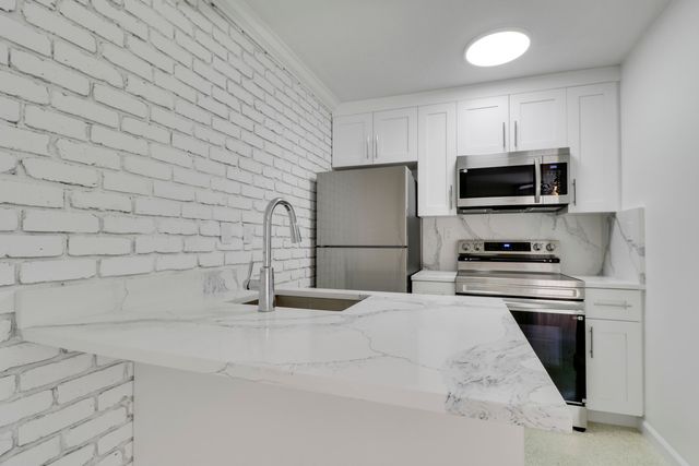 704 Omar Road 6, West Palm Beach, FL 33405