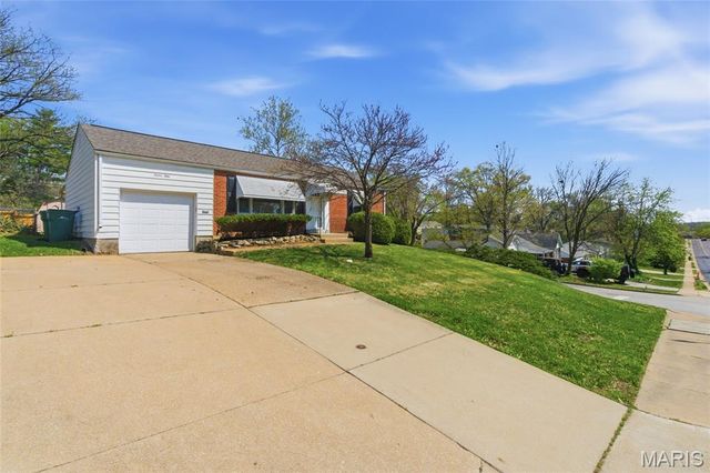 1550 Grant Road, Webster Groves, MO 63119