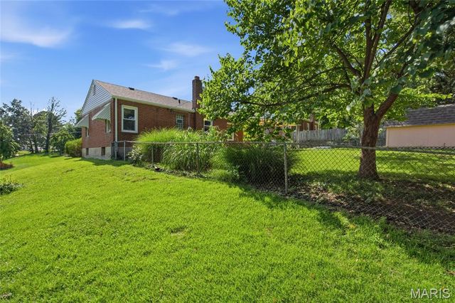 1550 Grant Road, Webster Groves, MO 63119