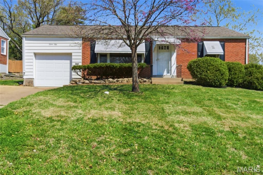 1550 Grant Road, Webster Groves, MO 63119