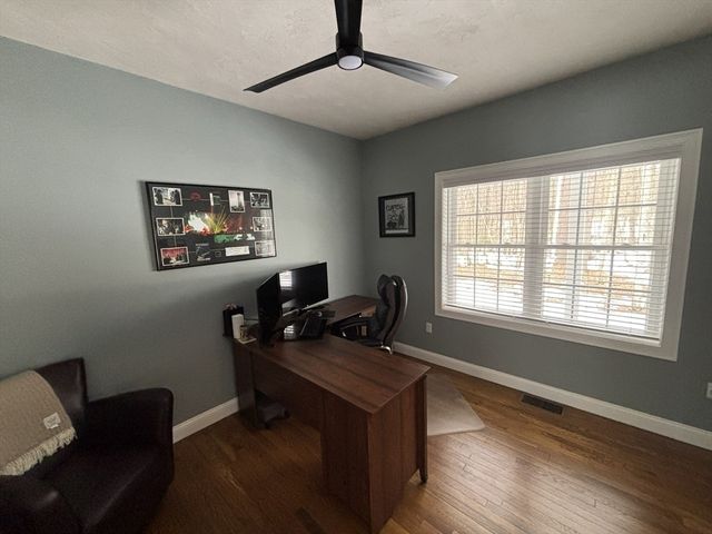 2 Everett Dr, Pepperell, MA 01463