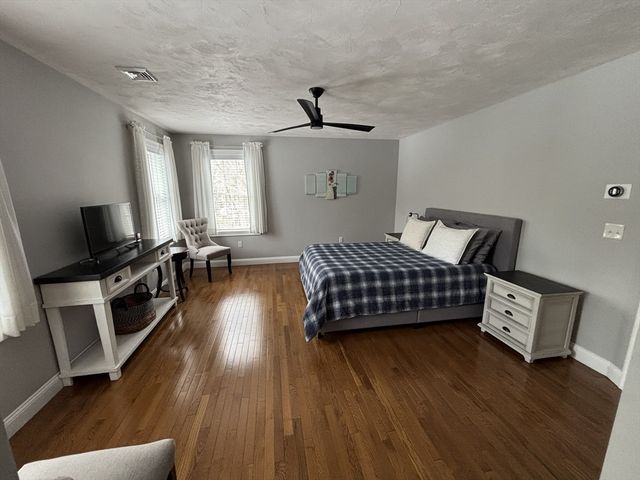 2 Everett Dr, Pepperell, MA 01463