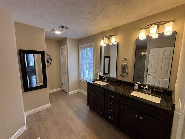 2 Everett Dr, Pepperell, MA 01463