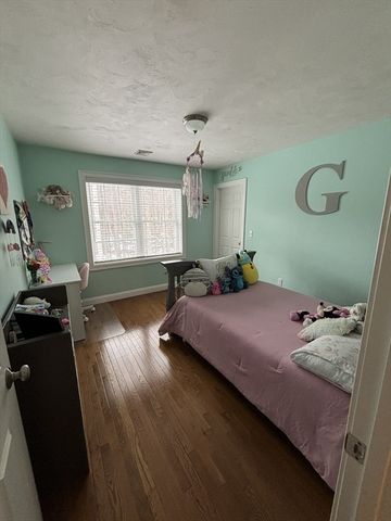 2 Everett Dr, Pepperell, MA 01463