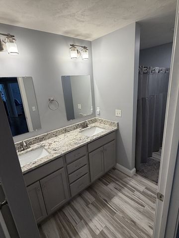 2 Everett Dr, Pepperell, MA 01463