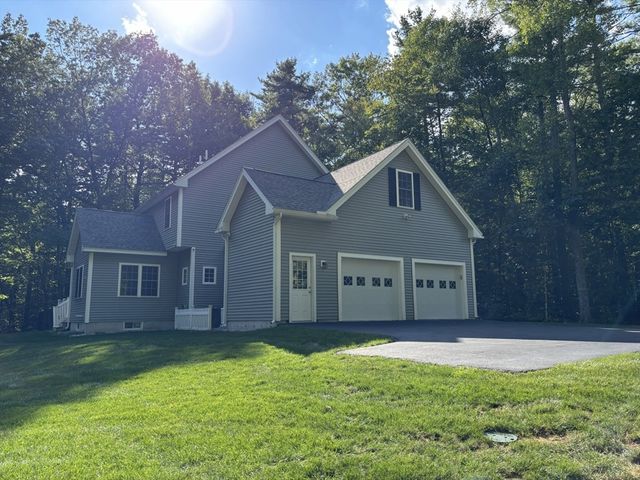 2 Everett Dr, Pepperell, MA 01463