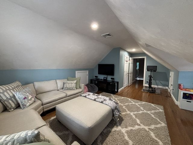 2 Everett Dr, Pepperell, MA 01463