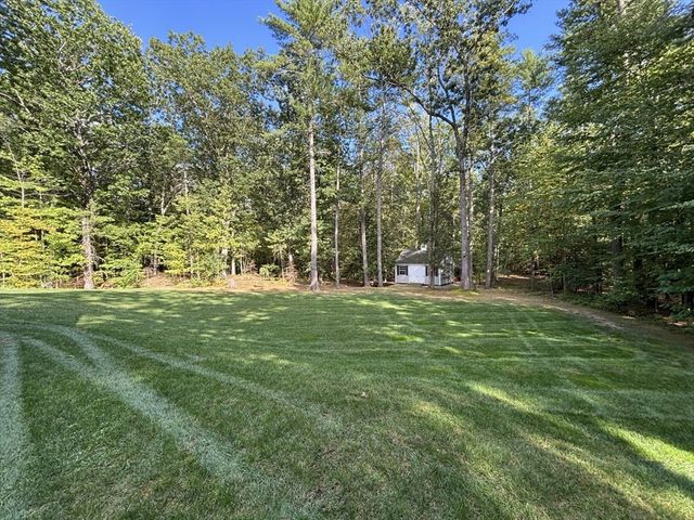 2 Everett Dr, Pepperell, MA 01463