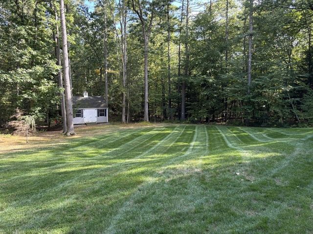 2 Everett Dr, Pepperell, MA 01463