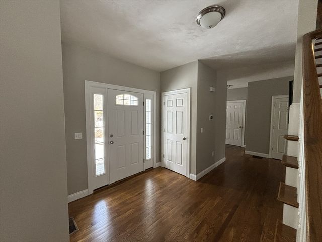 2 Everett Dr, Pepperell, MA 01463