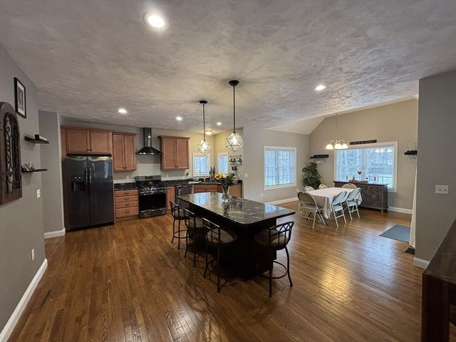 2 Everett Dr, Pepperell, MA 01463