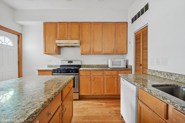 2336 W Taylor Street, Chicago, IL 60612