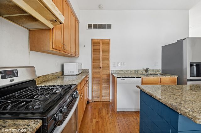 2336 W Taylor Street, Chicago, IL 60612