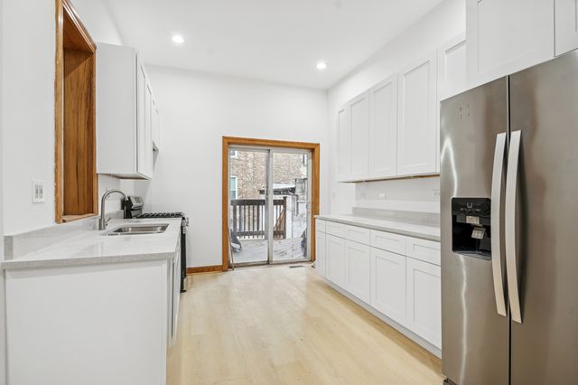 2336 W Taylor Street, Chicago, IL 60612