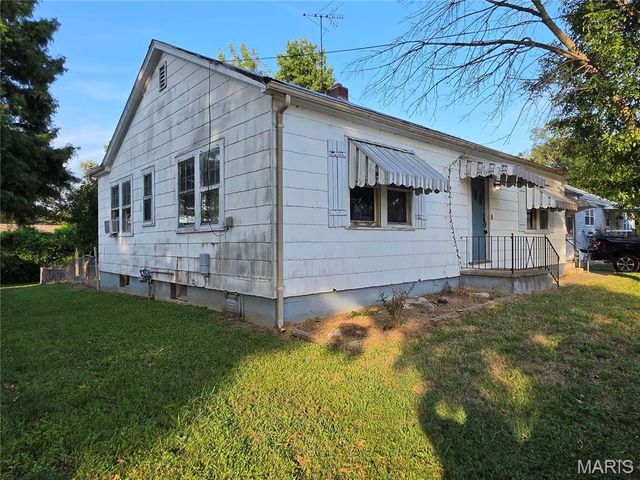 7 2nd Street, St Peters, MO 63376