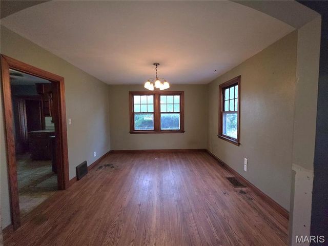 7 2nd Street, St Peters, MO 63376