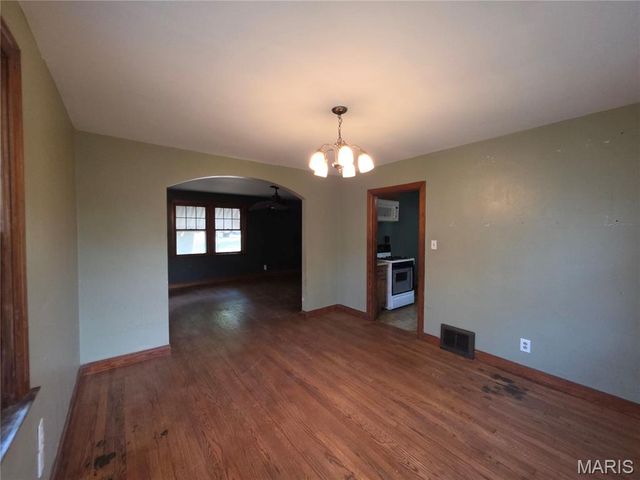 7 2nd Street, St Peters, MO 63376