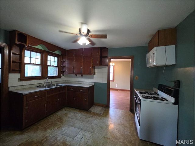 7 2nd Street, St Peters, MO 63376