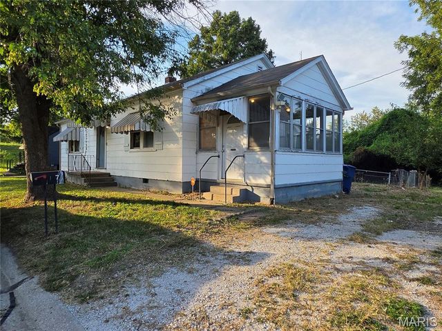 7 2nd Street, St Peters, MO 63376