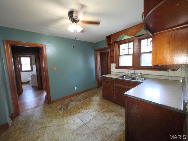 7 2nd Street, St Peters, MO 63376