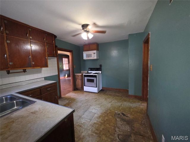 7 2nd Street, St Peters, MO 63376