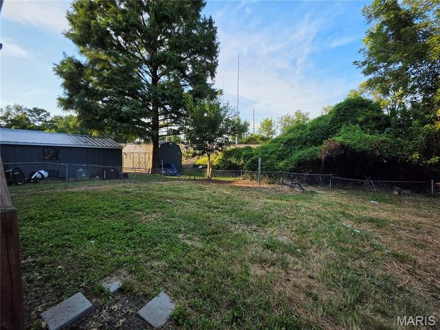 7 2nd Street, St Peters, MO 63376