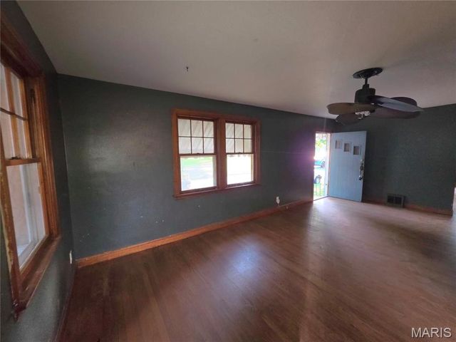 7 2nd Street, St Peters, MO 63376