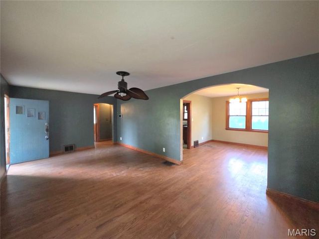 7 2nd Street, St Peters, MO 63376