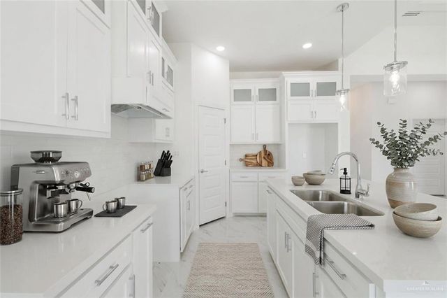3704 S Apex Street, Edinburg, TX 78542