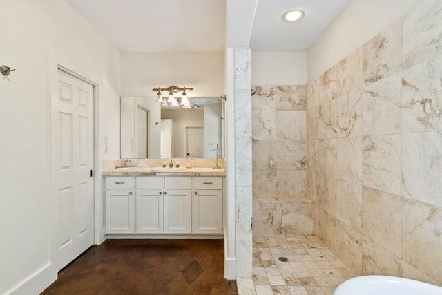 4401 Whirlwind CV, Spicewood, TX 78669