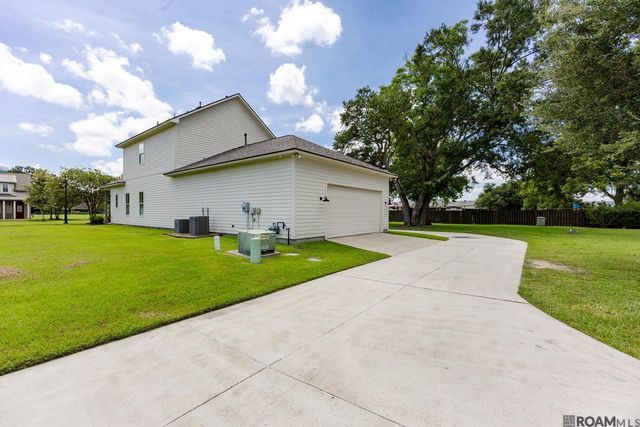 336 Sycamore Cir, Brusly, LA 70719