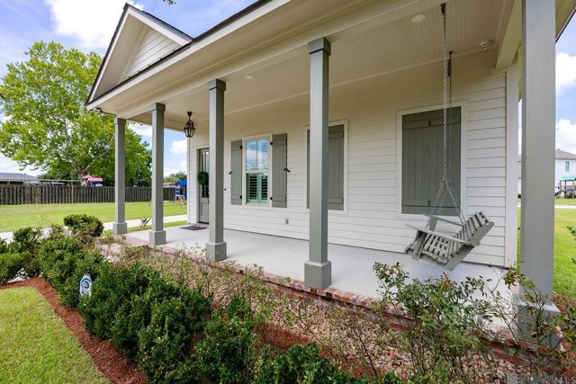 336 Sycamore Cir, Brusly, LA 70719