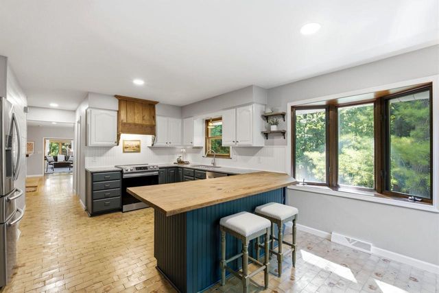 W342S4524 Moraine Hills DRIVE, Dousman, WI 53118