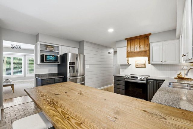 W342S4524 Moraine Hills DRIVE, Dousman, WI 53118