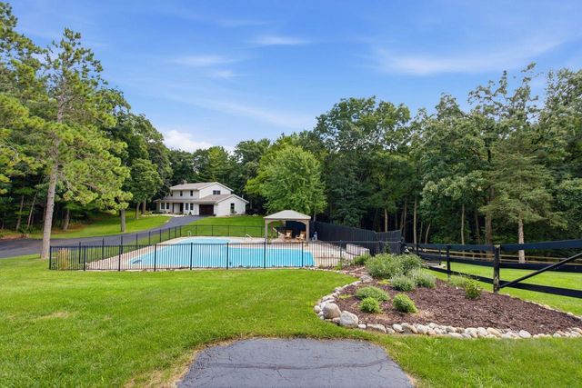 W342S4524 Moraine Hills DRIVE, Dousman, WI 53118