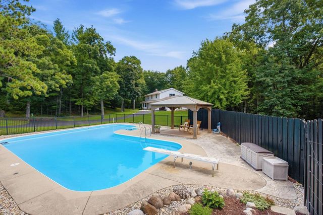 W342S4524 Moraine Hills DRIVE, Dousman, WI 53118