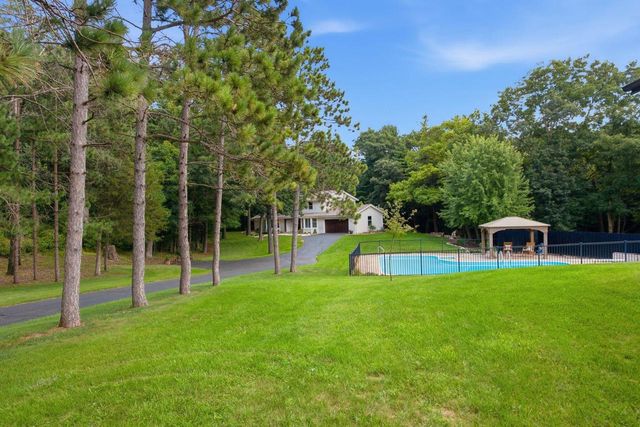 W342S4524 Moraine Hills DRIVE, Dousman, WI 53118