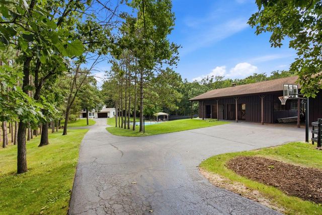 W342S4524 Moraine Hills DRIVE, Dousman, WI 53118