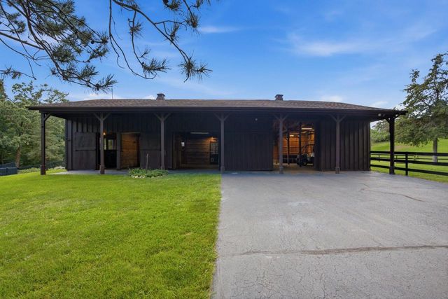 W342S4524 Moraine Hills DRIVE, Dousman, WI 53118