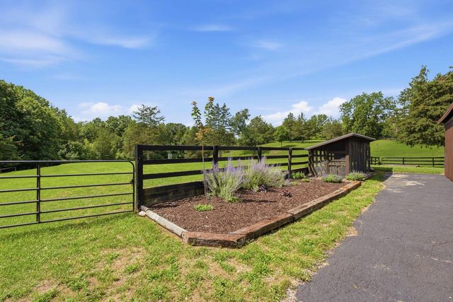 W342S4524 Moraine Hills DRIVE, Dousman, WI 53118
