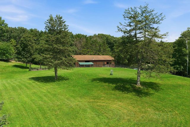 W342S4524 Moraine Hills DRIVE, Dousman, WI 53118