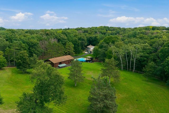 W342S4524 Moraine Hills DRIVE, Dousman, WI 53118