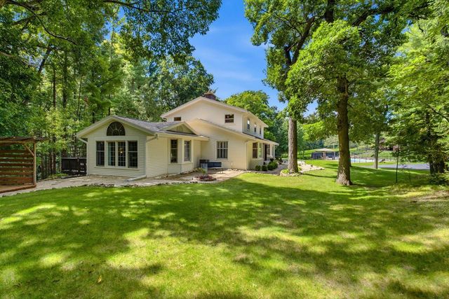 W342S4524 Moraine Hills DRIVE, Dousman, WI 53118