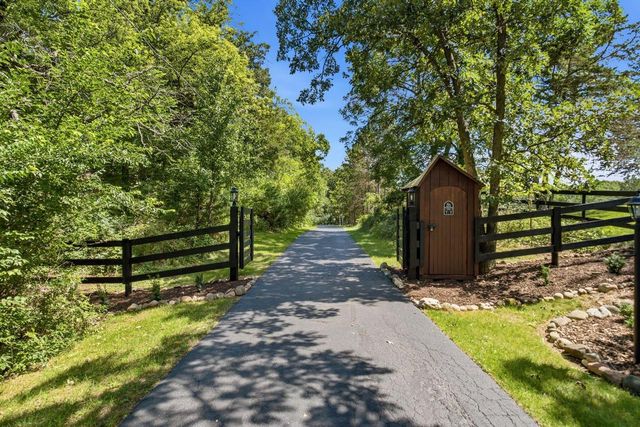 W342S4524 Moraine Hills DRIVE, Dousman, WI 53118