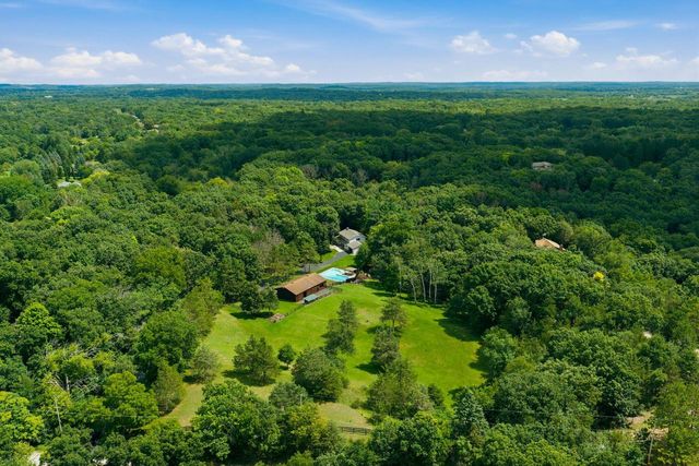 W342S4524 Moraine Hills DRIVE, Dousman, WI 53118