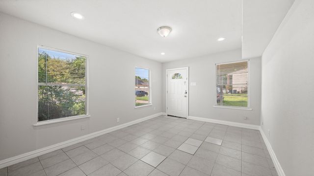 13 13th Street N 15, Texas City, TX 77590