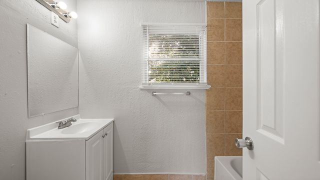 13 13th Street N 15, Texas City, TX 77590