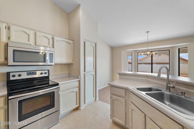 38230 S Elbow Bend Drive, Tucson, AZ 85739