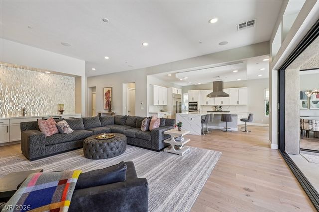 461 Vista Sunset Avenue, Las Vegas, NV 89138