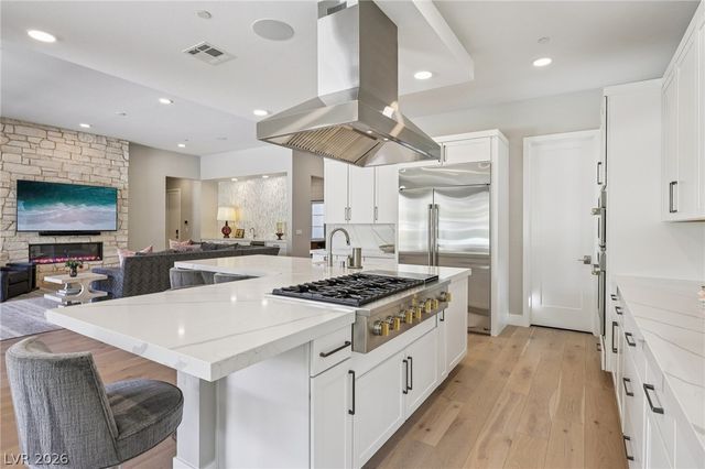 461 Vista Sunset Avenue, Las Vegas, NV 89138